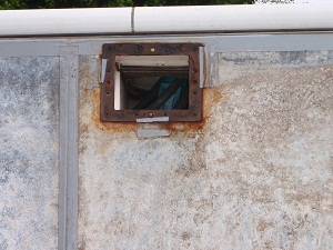 leaking pool skimmer